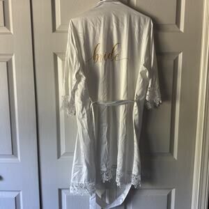 NWOT White Satin Embroidered Kimono Bride Robe One Size w/ Slippers